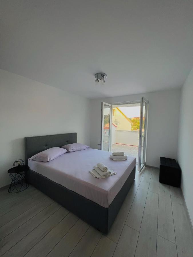 Apartments Pahljina Palit Exterior foto